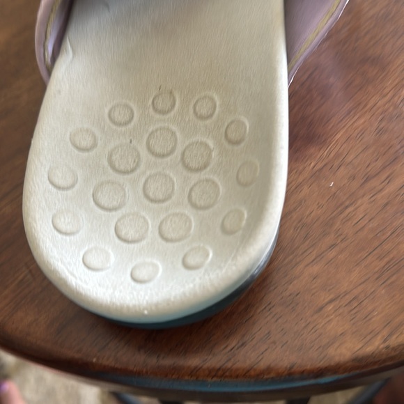 Woman’s Size 12 Vionic sandal slides - Picture 5 of 5